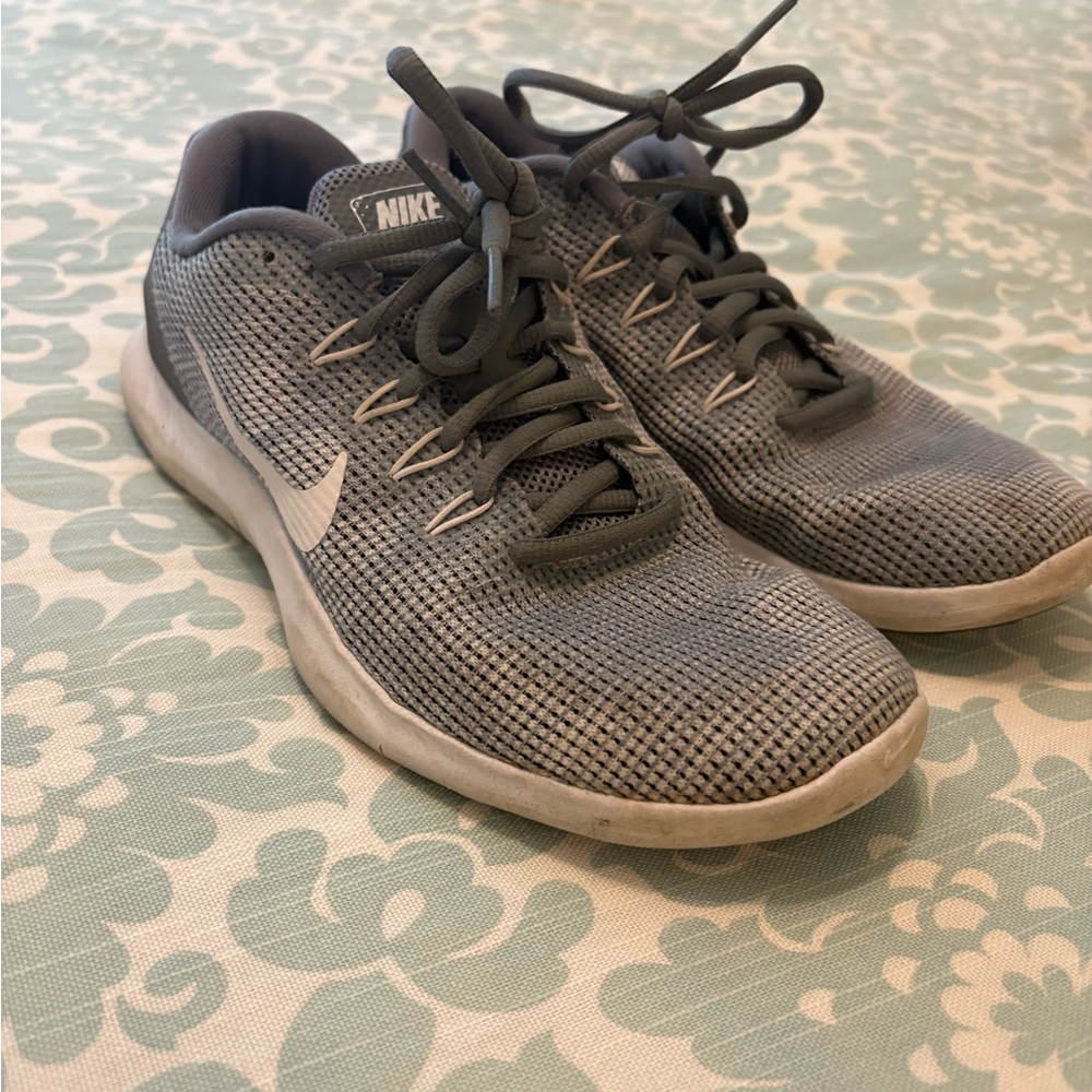 Nike Free Runs in blue/gray